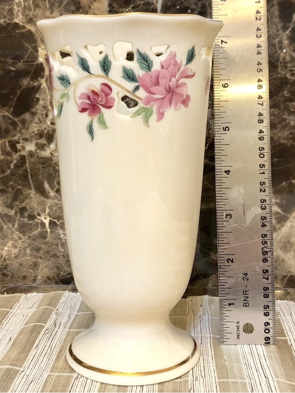 Lenox~ Fine China Flower Vase ~ 7” Tall ~Floral Pattern~14k Gold Trim~EUC